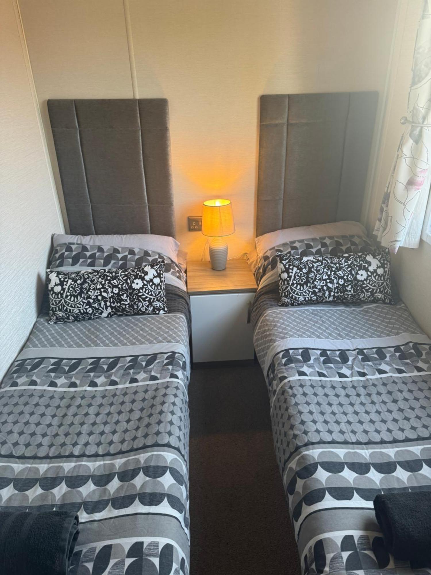 Beautiful 2 Bedroom Caravan On Billing Aquadrome Northampton Kültér fotó